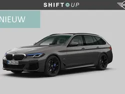 Grijs Gebruikt 2021 BMW 540 M Sport Stationwagen | € 56.940 (Eerlijke prijs)