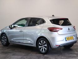 Grijs, metallic lak Gebruikt 2022 Renault Clio V Evolution Hatchback | € 18.344 (Goede deal)