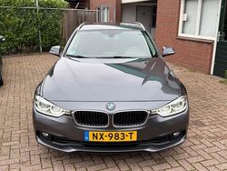 Grijs Gebruikt 2017 BMW 318 Executive Stationwagen | € 11.999 (Goede deal)