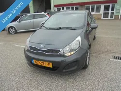Grijs Gebruikt 2013 Kia Rio Comfort Hatchback | € 3.999 (Eerlijke prijs)