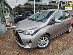 Bruin Gebruikt 2015 Toyota Yaris Hatchback | € 14.750 (Eerlijke prijs)