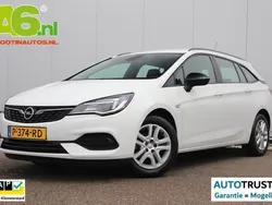 Summit white Gebruikt 2022 Opel Astra Edition Stationwagen | € 12.900 (Super prijs)