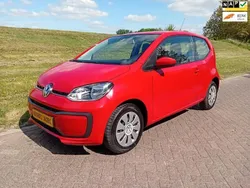 Rood Gebruikt 2017 VW up! take up! Hatchback | € 5.450 (Eerlijke prijs)
