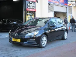 Zwart Gebruikt 2017 Opel Astra Edition Hatchback | € 8.950 (Goede deal)