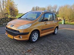 Oranje Gebruikt 2006 Peugeot 1007 Hatchback | € 2.250