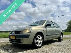 Bruin Gebruikt 2002 Renault Clio II Expression Hatchback | € 1.295 (Eerlijke prijs)