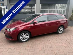 Rood Gebruikt 2017 Toyota Auris Stationwagen | € 15.950 (Eerlijke prijs)