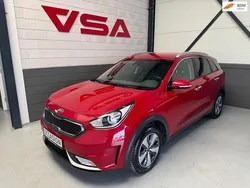Rood Gebruikt 2017 Kia Niro Comfort SUV | € 16.390 (Eerlijke prijs)