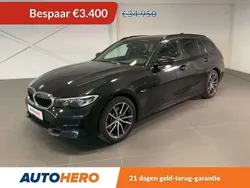 Zwart Gebruikt 2022 BMW 320e Sport Line Stationwagen | € 31.049 (Eerlijke prijs)