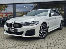 Wit Gebruikt 2021 BMW 530e Executive Stationwagen | € 28.800 (Eerlijke prijs)