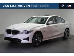 Wit Gebruikt 2022 BMW 330e Comfort Edition Sedan | € 38.950 (Eerlijke prijs)