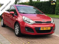 Rood Gebruikt 2012 Kia Rio Plus Hatchback | € 3.950 (Eerlijke prijs)
