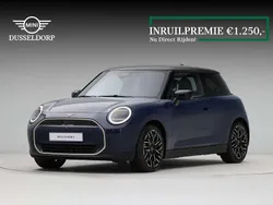 Blauw, metallic lak Nieuw 2025 Mini Cooper Favoured Hatchback | € 39.490 (Super prijs)