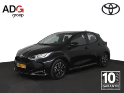 Zwart Gebruikt 2022 Toyota Yaris Hybrid Hatchback | € 22.450 (Eerlijke prijs)