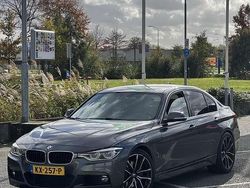 Grijs Gebruikt 2016 BMW 330e Sedan | € 16.000