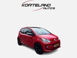 Rood Gebruikt 2014 VW up! Groove Hatchback | € 9.145 (Eerlijke prijs)