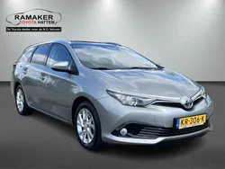 Grijs Gebruikt 2016 Toyota Auris Touring Sports Trend Stationwagen | € 12.901 (Eerlijke prijs)