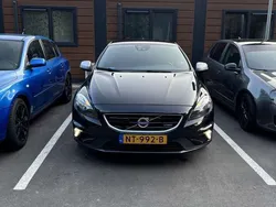 Zwart Gebruikt 2015 Volvo V40 R-Design Kinetic Stationwagen | € 13.000 (Goede deal)