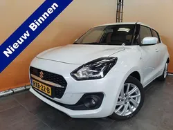 Wit, metallic lak Gebruikt 2021 Suzuki Swift Hatchback | € 18.900 (Eerlijke prijs)