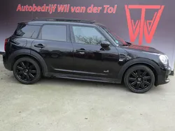 Zwart, metallic lak Gebruikt 2016 Mini Cooper Countryman Chili SUV | € 20.900