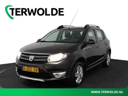 Zwart Gebruikt 2015 Dacia Sandero Lauréate Hatchback | € 8.845 (Goede deal)