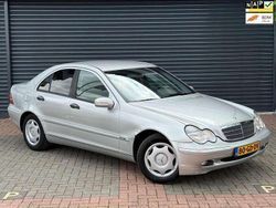 Grijs, metallic lak Gebruikt 2000 Mercedes C200 Elegance Sedan | € 2.750 (Eerlijke prijs)