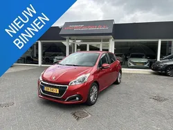 Rood Gebruikt 2019 Peugeot 208 Signature Sky Hatchback | € 9.750 (Super prijs)