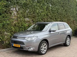 Grijs, metallic lak Gebruikt 2013 Mitsubishi Outlander P-HEV Instyle SUV | € 11.890 (Eerlijke prijs)