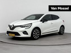 Ijswit Gebruikt 2022 Renault Clio V Techno Hatchback | € 16.940 (Eerlijke prijs)