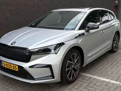 Zilver Gebruikt 2022 Skoda Enyaq iV SportLine SUV | € 29.000