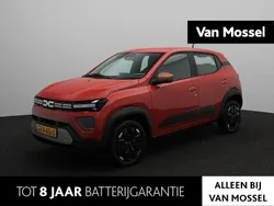 Rood, metallic lak Gebruikt 2024 Dacia Spring Extreme Hatchback | € 16.930 (Iets duurder)