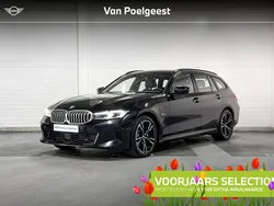 Saphirschwarz metallic (zwart metallic) Gebruikt 2023 BMW 330e M Sport Stationwagen | € 42.900 (Goede deal)