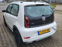 Wit Gebruikt 2017 VW up! Beats Hatchback | € 8.500 (Iets duurder)