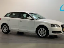 Wit, metallic lak Gebruikt 2012 Audi A3 Sportback Ambiente Hatchback | € 8.400 (Eerlijke prijs)