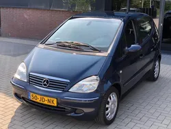 Blauw, metallic lak Gebruikt 2002 Mercedes A160 Elegance MPV | € 2.399 (Goede deal)