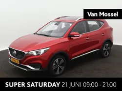 Rood, metallic lak Gebruikt 2020 MG ZS Luxury Sedan | € 15.495 (Eerlijke prijs)