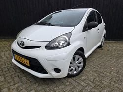Wit Gebruikt 2014 Toyota Aygo Hatchback | € 6.250 (Eerlijke prijs)