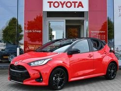 Rood Gebruikt 2024 Toyota Yaris Hybrid Executive Hatchback | € 28.799 (Iets duurder)