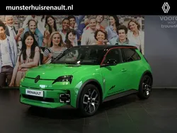 Vert pop ! / noir étoilé (groen metallic) Gebruikt 2024 Renault R5 Komfort Hatchback | € 29.895