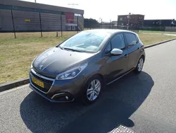 Grijs, metallic lak Gebruikt 2019 Peugeot 208 Signature Sky Hatchback | € 5.995 (Goede deal)