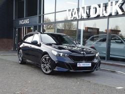 Zwart Gebruikt 2025 BMW 520 M Sport Stationwagen | € 59.850 (Goede deal)