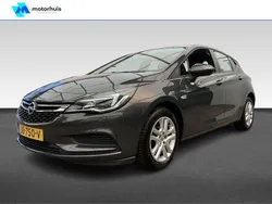 Grijs, metallic lak Gebruikt 2016 Opel Astra Edition Hatchback | € 11.350 (Eerlijke prijs)