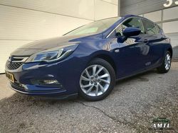 Blauw Gebruikt 2017 Opel Astra Innovation Hatchback | € 18.900
