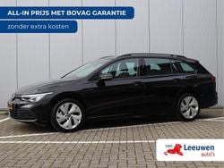 Zwart Gebruikt 2022 VW Golf VIII Life Stationwagen | € 19.995 (Eerlijke prijs)