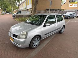 Grijs Gebruikt 2005 Renault Clio II Hatchback | € 2.499 (Eerlijke prijs)
