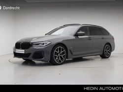 Grijs Gebruikt 2022 BMW 520 M Sport Stationwagen | € 43.895 (Iets duurder)