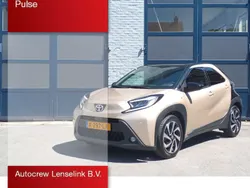 Bruin Gebruikt 2023 Toyota Aygo Pulse Hatchback | € 19.500 (Eerlijke prijs)