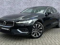 Zwart Gebruikt 2023 Volvo S60 Plus Sedan | € 37.399 (Eerlijke prijs)