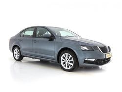 Grijs metallic Gebruikt 2018 Skoda Octavia Ambition Sedan | € 11.945 (Eerlijke prijs)