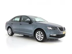 Grijs metallic Gebruikt 2018 Skoda Octavia Ambition Sedan | € 11.945 (Iets duurder)